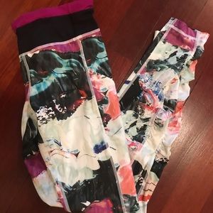 lululemon 7/8 print leggings with ruching on side